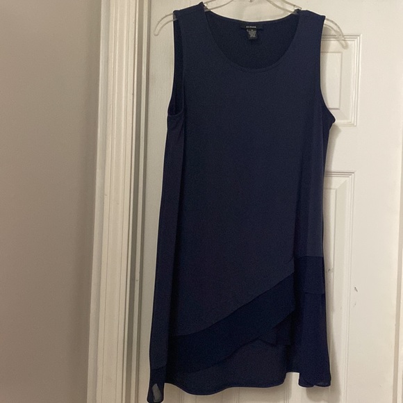 Navy Alfani Size M sleeveless top - Picture 2 of 2